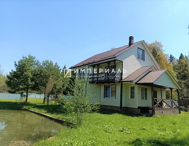 Продается загородный дом (под чистовую отделку) с гостевым домом-баней на просторном участке для постоянного проживания и полноценного отдыха, в обжитом СНТ Маяк Боровского района Калужской области.